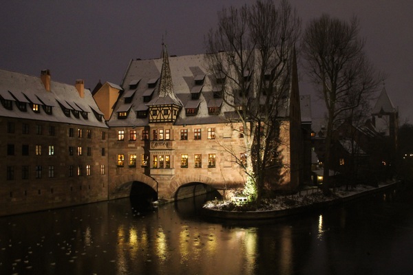DENUE - Nuremberg - Building over the River.jpg